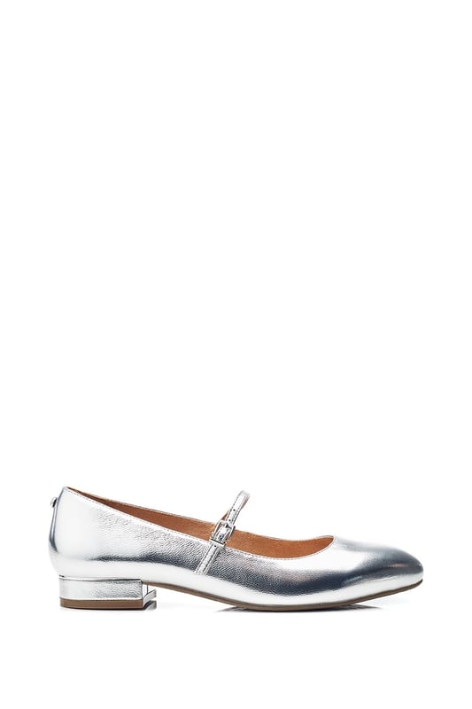 Feel your best in Florentin. This Mary Jane style features a low block heel for height and a modern twist. Florentine combines on-trend design and sophistication.