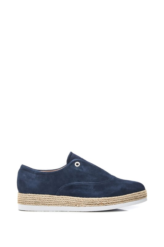 Meet Felicie, the fashion forward slip trainer style espadrille. Featuring rope detail and Moda eyelets, Felicie doesn't compromise on comfort with an arch support sock to ensure you feel as good as you look.