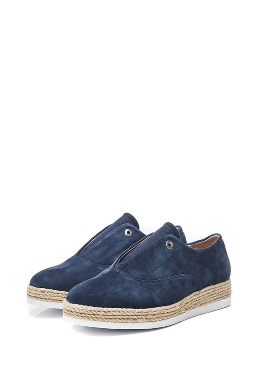 Meet Felicie, the fashion forward slip trainer style espadrille. Featuring rope detail and Moda eyelets, Felicie doesn't compromise on comfort with an arch support sock to ensure you feel as good as you look.