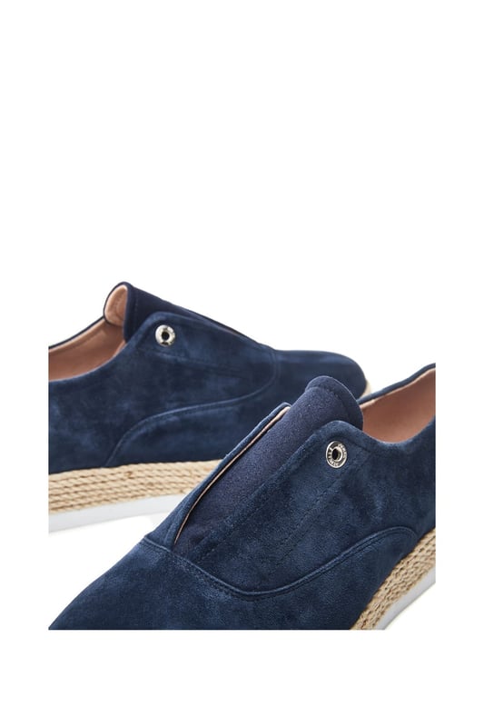 Meet Felicie, the fashion forward slip trainer style espadrille. Featuring rope detail and Moda eyelets, Felicie doesn't compromise on comfort with an arch support sock to ensure you feel as good as you look.