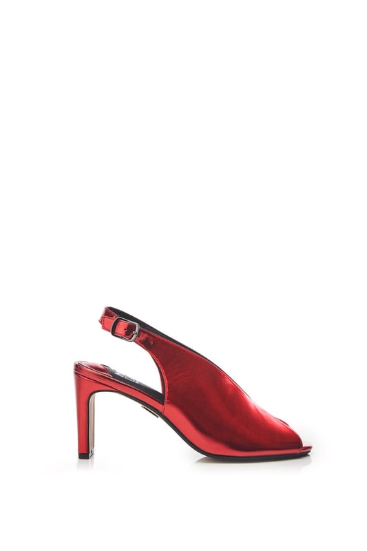 Arrive in style with Christiie, the sling back peep toe shoe with added embellishments. This heel features a buckle fastening for a secure fastening whilst the padded sock and leather lining ensure a comfortable wear. Matching clutch bag available.