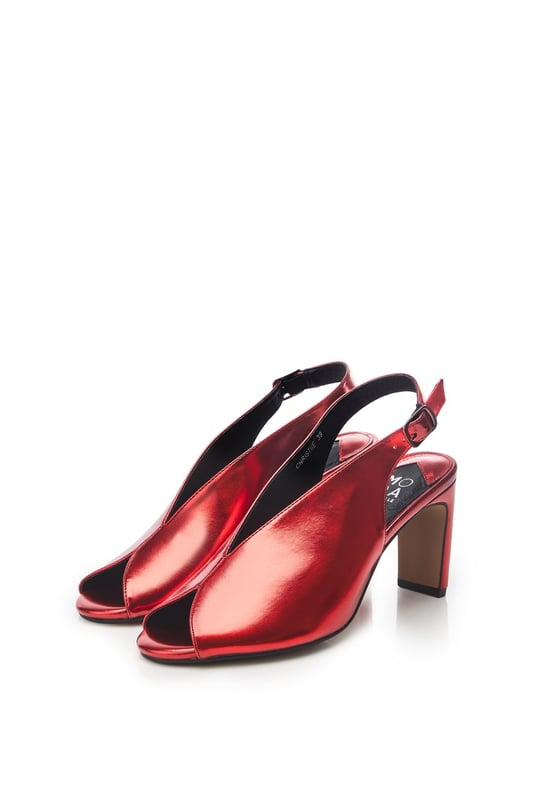 Arrive in style with Christiie, the sling back peep toe shoe with added embellishments. This heel features a buckle fastening for a secure fastening whilst the padded sock and leather lining ensure a comfortable wear. Matching clutch bag available.