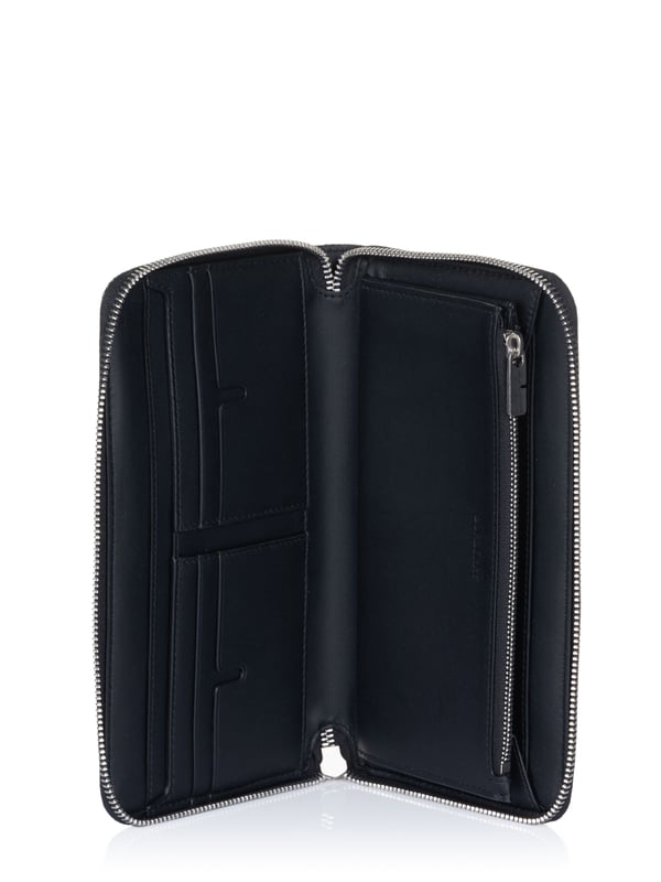 Cartera Burberry MADEIRA negra 65% poliéster, 35% algodón; Cartera Burberry MADEIRA; Modelo: 8089609; Mano de obra de alta calidad; Material interior: 100% piel de becerro; Cierre: cremallera; Cuatro compartimentos interiores y un bolsillo para monedas con cremallera; Cuatro ranuras para tarjetas; Dimensiones (cm): 21,5 x 13 x 2,5; Detalles del logotipo de Burberry