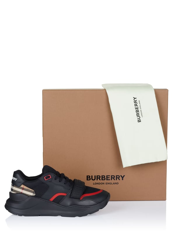 42% piel de becerro, 35% poliamida, 12% algodón, 11% poliéster; Zapatilla baja Burberry RAMSEY;  Modelo: 8056920 1003;  Mano de obra de alta calidad;  Parte superior baja;  Cordón clásico;  Cierre de velcro con logotipo decorativo;  Punta redonda;  suela de plataforma;  Suela de goma antideslizante;  Detalles del logotipo de Burberry