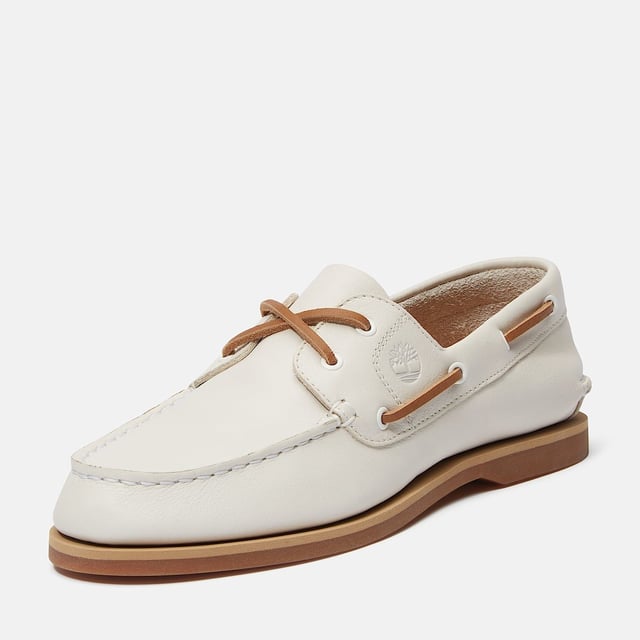 Timberland classic boat shoe features a premium Timberland® leather upper with 360° functional rawhide lacing system. Designed with a non-marking siped rubber outsole for superior grip on wet and dry surfaces, delivering timeless style and all-day comfort.