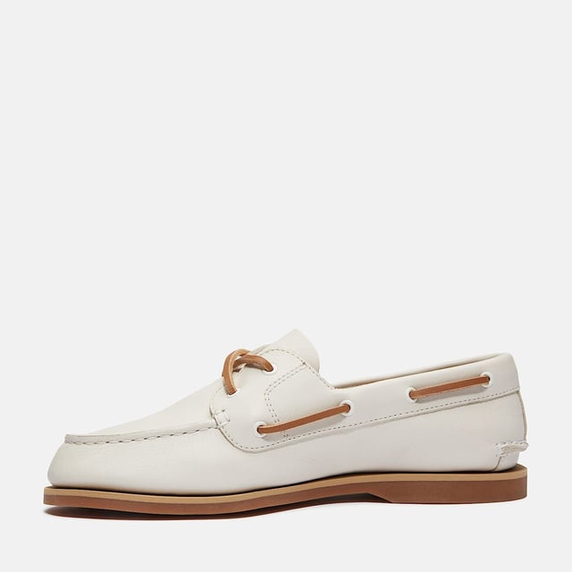 Timberland classic boat shoe features a premium Timberland® leather upper with 360° functional rawhide lacing system. Designed with a non-marking siped rubber outsole for superior grip on wet and dry surfaces, delivering timeless style and all-day comfort.
