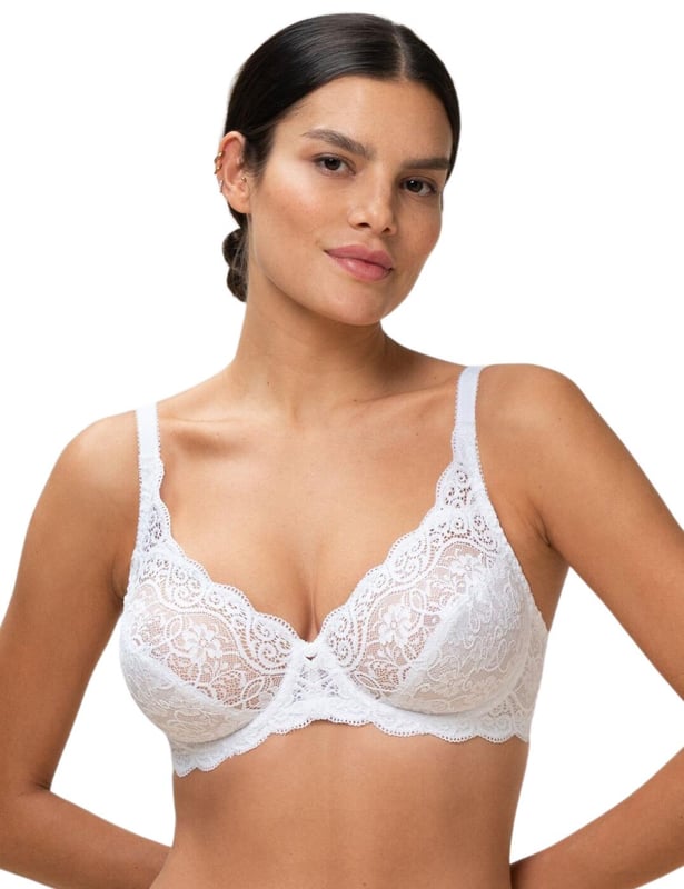The sleek Triumph Amourette Range combines elegance with sophistication to create a must have for every woman's lingerie drawer. Offering a comfortable and contemporary fit and feel, paired with chic and intricate, feminine styling, this lace bra is certainly not one to miss out on! The soft semi-sheer lace is both attractive and comfortable. The stunning neckline flatters and accentuates your curves for a delicate everyday lingerie look.