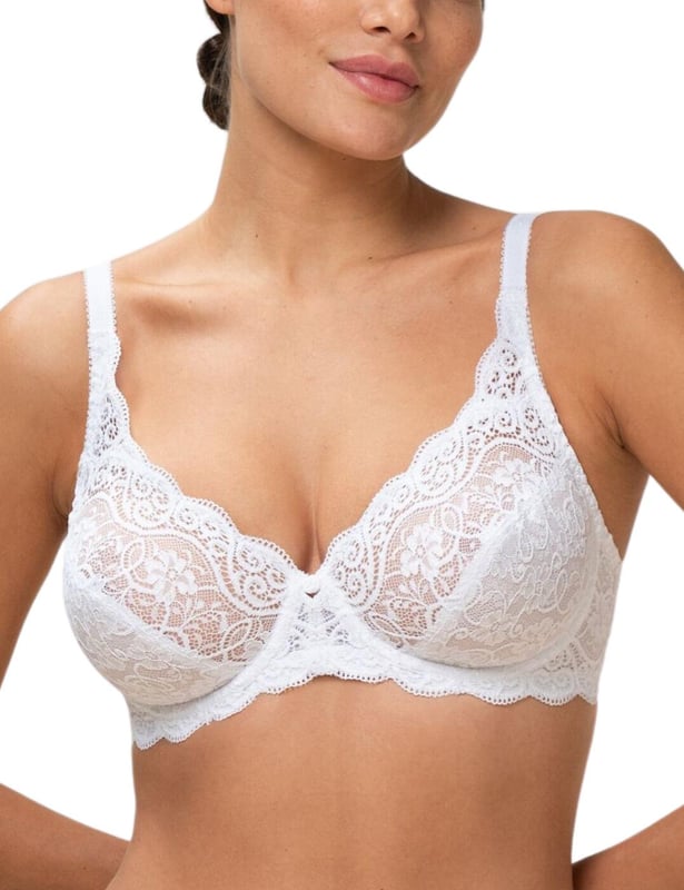The sleek Triumph Amourette Range combines elegance with sophistication to create a must have for every woman's lingerie drawer. Offering a comfortable and contemporary fit and feel, paired with chic and intricate, feminine styling, this lace bra is certainly not one to miss out on! The soft semi-sheer lace is both attractive and comfortable. The stunning neckline flatters and accentuates your curves for a delicate everyday lingerie look.
