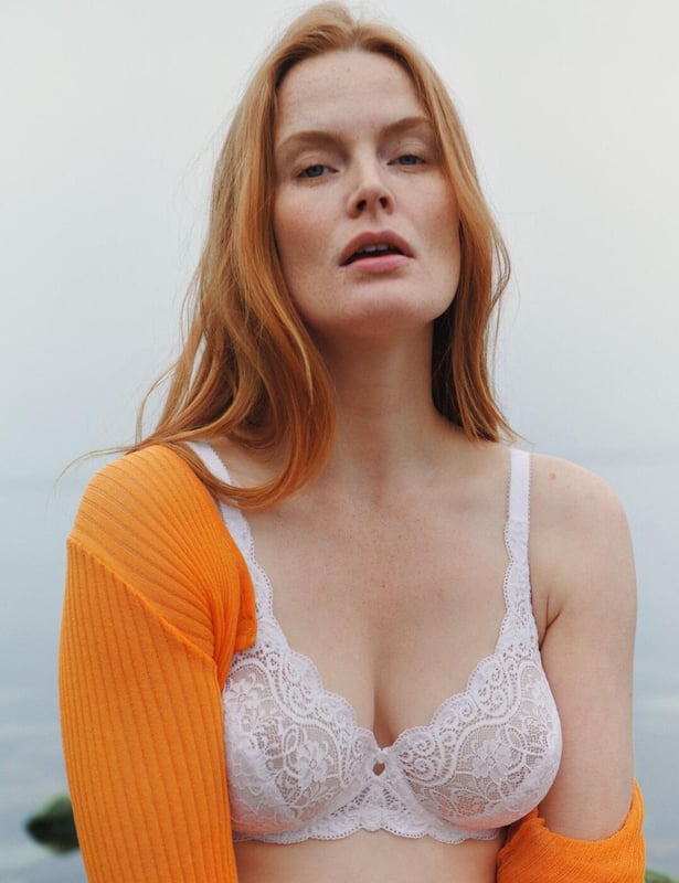 The sleek Triumph Amourette Range combines elegance with sophistication to create a must have for every woman's lingerie drawer. Offering a comfortable and contemporary fit and feel, paired with chic and intricate, feminine styling, this lace bra is certainly not one to miss out on! The soft semi-sheer lace is both attractive and comfortable. The stunning neckline flatters and accentuates your curves for a delicate everyday lingerie look.
