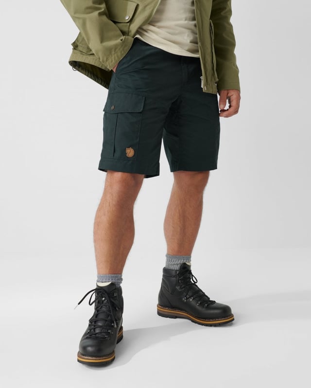 Men’s Karl Pro Shorts M
Durable shorts made from durable G-1000 Silent in recycled polyester and organic cotton. Technical cut with a pre-shaped seat and lots of practical pockets for things you want close at hand. Spacious leg pockets. A well-fitting outdoor favourite for summer’s casual outdoor life at the cabin, in the forest or on the mountain.

Durable G-1000 Silent in recycled polyester and organic cotton.
One leg pocket with a zipper, one with buttons.
Little pocket for a multitool.
Hand pockets and back pockets with flaps.
Adaptable with Greenland Wax, Durable, Quick-drying, Ventilation, Water resistant
Contains non-textile elements of animal origin.

Additional care instructions

40°C normal process
do not dry clean
do not tumble dry
do not bleach
iron 1 dot - Max 110°C
wash with similar colors, do not use fabric softener

Composition material

G-1000® Silent: 65% polyester (recycled), 35% cotton (organic)

Regular Fit
F87224