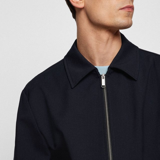 Men's Boss P-Hanry Jacket.- Notch lapels.- 2 button front fastening.- 2 front open pockets.- 4 button cuffs.- Slim fit. Material: 53% Polyester, 43% Wool, 4% Elastane. Ref: 50469032404.