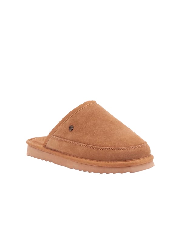 Die Warmbat herenpantoffels verenigen comfort en elegantie in perfecte harmonie. Met een buitenkant van hoogwaardig suède stralen ze tijdloze klasse uit en bieden ze tegelijkertijd optimale bescherming tegen kou en stoten. Het luxueuze fluweel-suède zorgt voor een aangenaam zacht gevoel en geeft de pantoffels een chique uitstraling. Dankzij de warme voering blijven uw voeten altijd heerlijk warm, terwijl de ademende materialen zorgen voor een ideale luchtcirculatie. De robuuste EVA-rubberen zool garandeert uitstekende grip en duurzaamheid, zodat u zich zowel binnen als buiten comfortabel kunt voelen. Afgerond met verfijnde labeldetails zijn deze pantoffels een stijlvolle metgezel voor koude dagen en optimaal draagcomfort.
