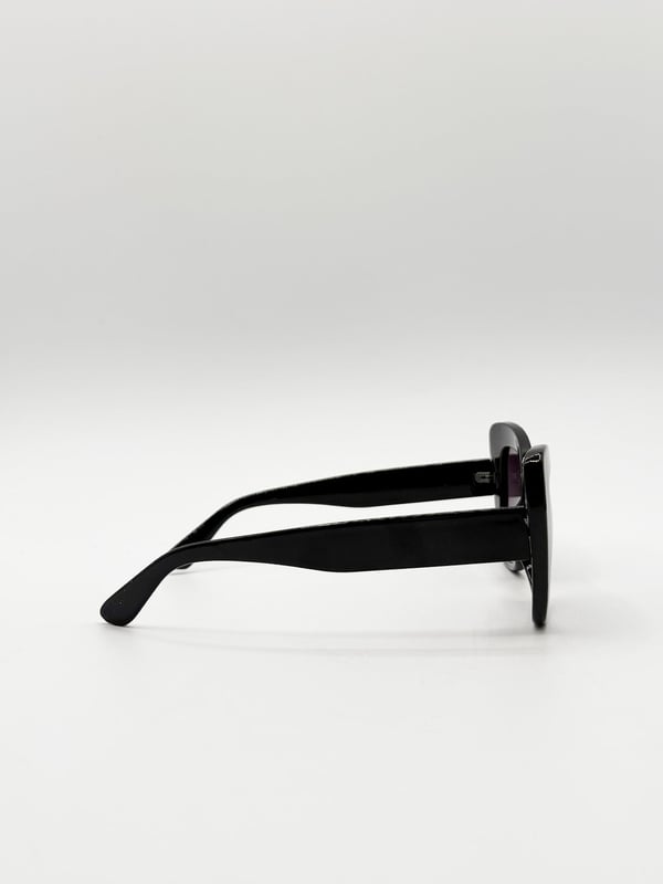 Oversized Cat-Eye Sunglasses in Black
Frame Colour: Black
Lens Colour: Black
Material: PC Frame PC Lens
One Size
SKU:SG2510602
UV 400 PROTECTION IN ACCORDANCE WITH 89/686/EEC BS EN ISO 123-1:2013
