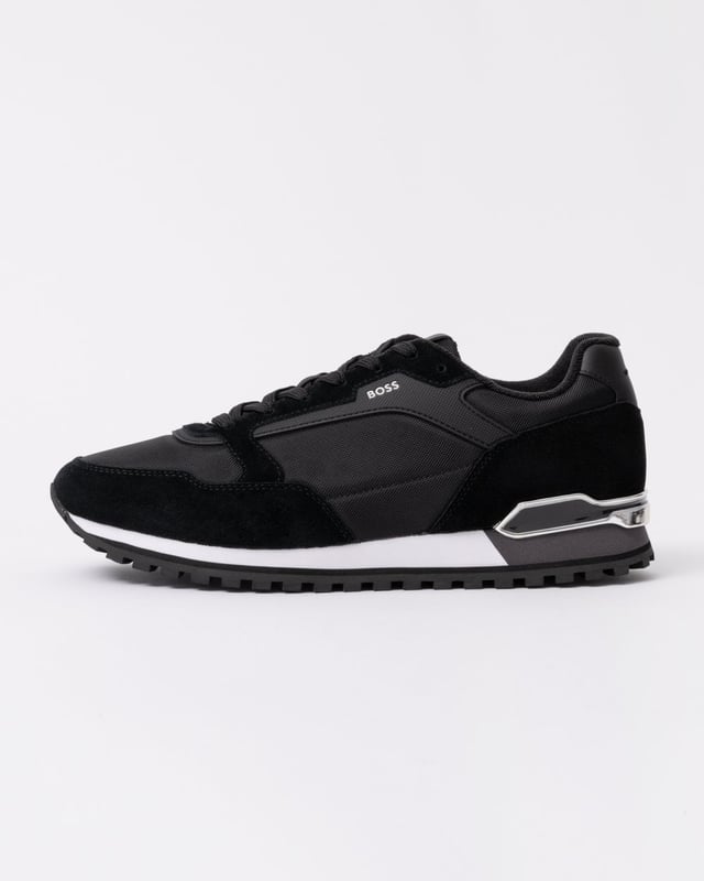 Crafted in a creative mix of fabric and suede, these BOSS Menswear trainers feature soft lining and a padded collar for enhanced comfort.
100% polyester
50523221