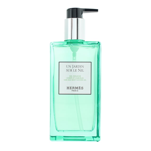 Hermes Un Jardin Sur Le Nil Hair And Body Shower Gel 200ml Hermès Un Jardin Sur Le Nil Hair and Body Shower Gel delivers a refreshing and invigorating cleansing experience. Infused with the vibrant, citrusy-green scent of Un Jardin Sur Le Nil, it gently cleanses both hair and skin, leaving them soft and delicately fragranced. Its lightweight formula lathers beautifully, providing a feeling of freshness and elegance. Perfect for daily use, it transforms your shower routine into a luxurious escape.