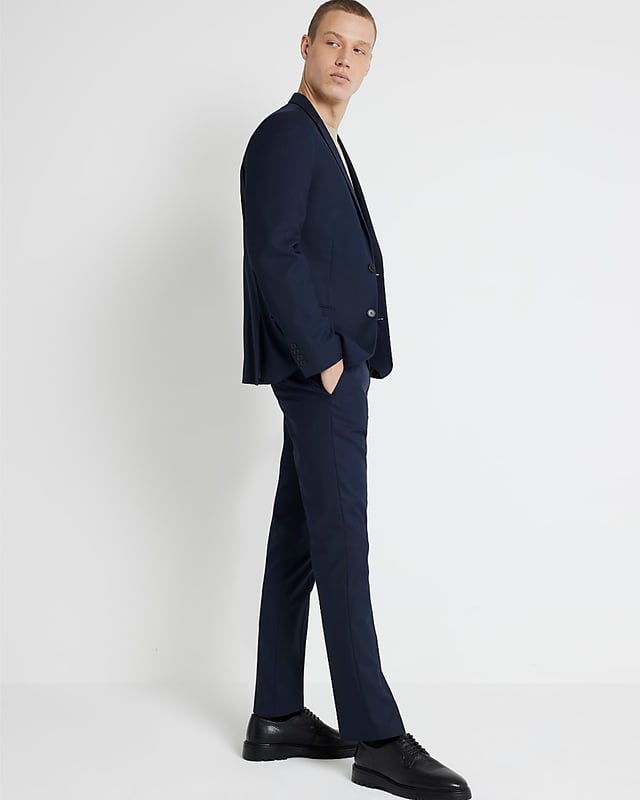 Stretch skinny fit, Hook and zip fastening, Front slip pockets, Back welted pockets, Belt loops, Made with at least 30% recycled polyester