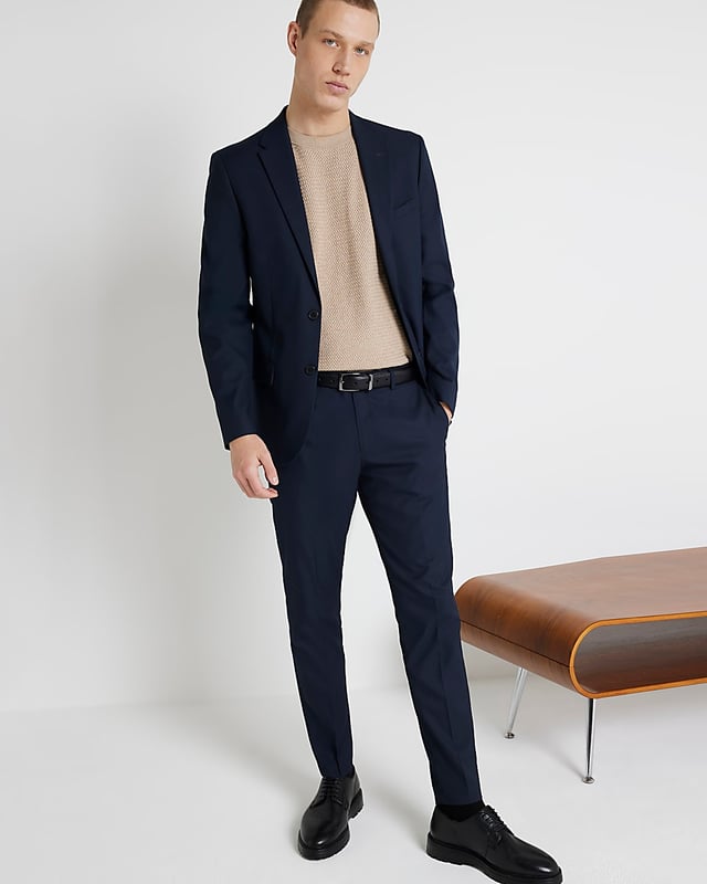 Stretch skinny fit, Hook and zip fastening, Front slip pockets, Back welted pockets, Belt loops, Made with at least 30% recycled polyester