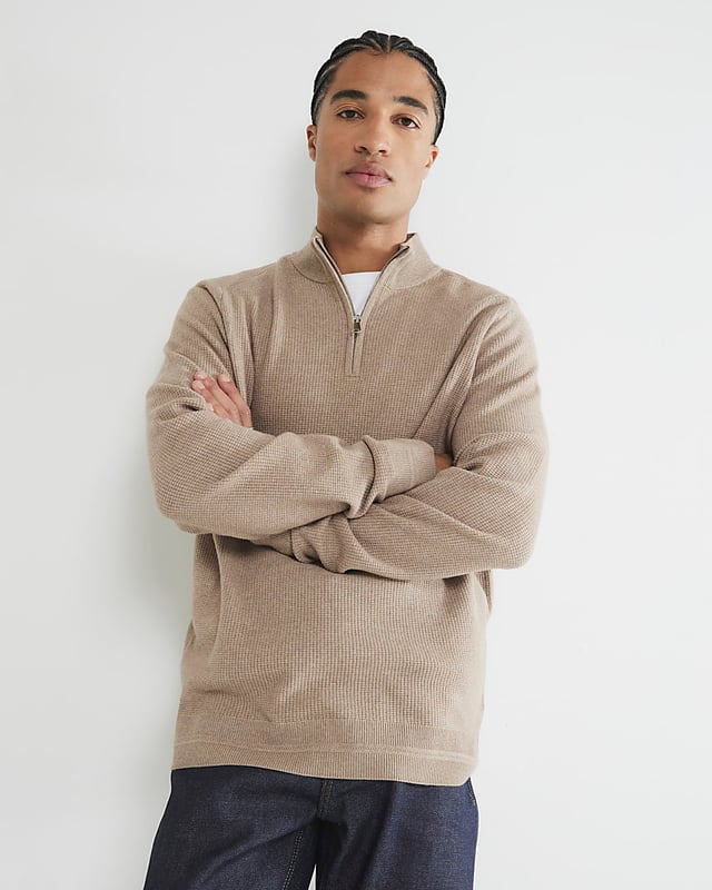 Slim fit, Waffle knitted fabric, Collared, Long sleeves, Half zip fastening