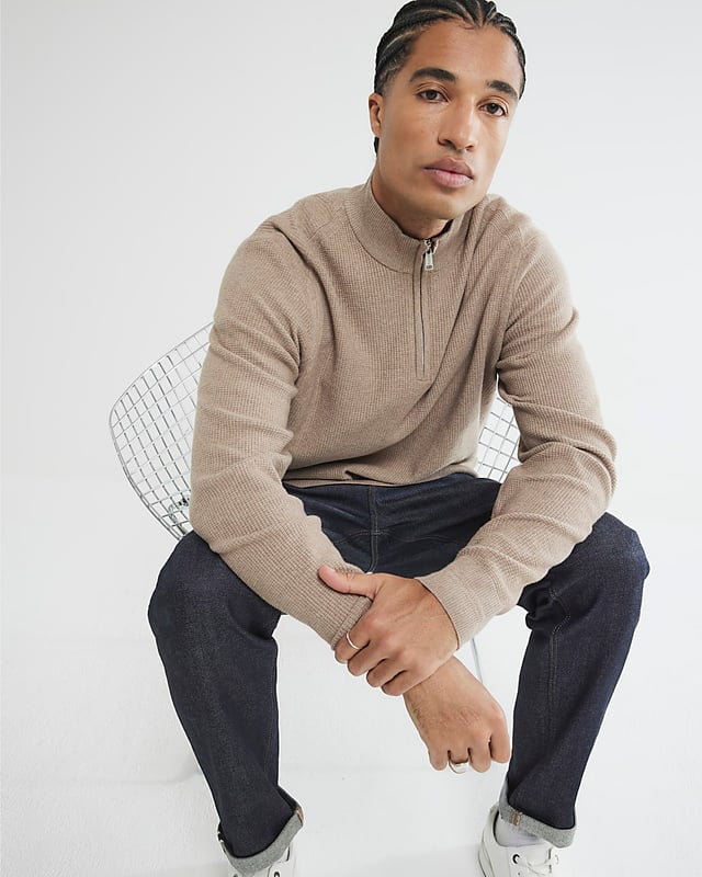 Slim fit, Waffle knitted fabric, Collared, Long sleeves, Half zip fastening