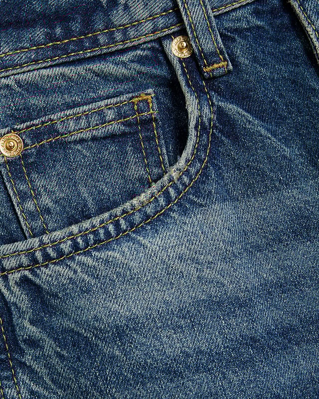Button and zip fastening, Belt loops, Pocket detail, Straight leg, Rolled cuffs