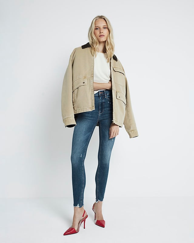 High waisted, Super skinny fit, Denim fabric, Belt loops, Classic 5 pockets, Button and zip fastening