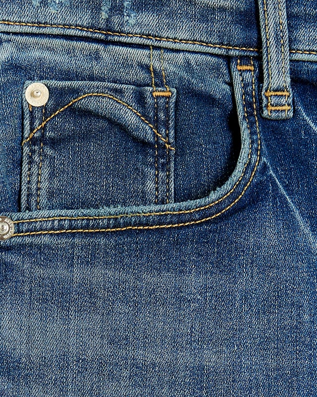 High waisted, Super skinny fit, Denim fabric, Belt loops, Classic 5 pockets, Button and zip fastening