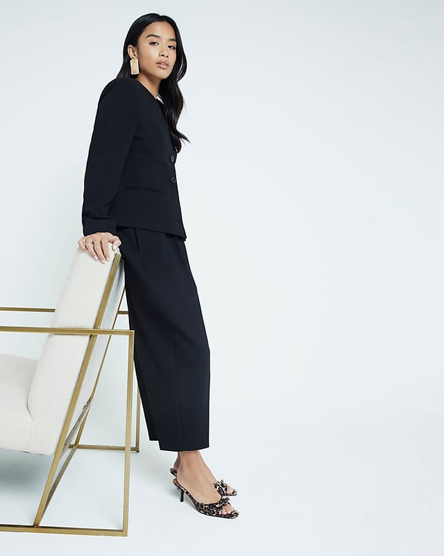 Button & zip fastening, Belt loops, Barrel leg, Petite collection