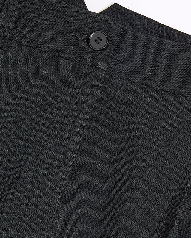 Button & zip fastening, Belt loops, Barrel leg, Petite collection