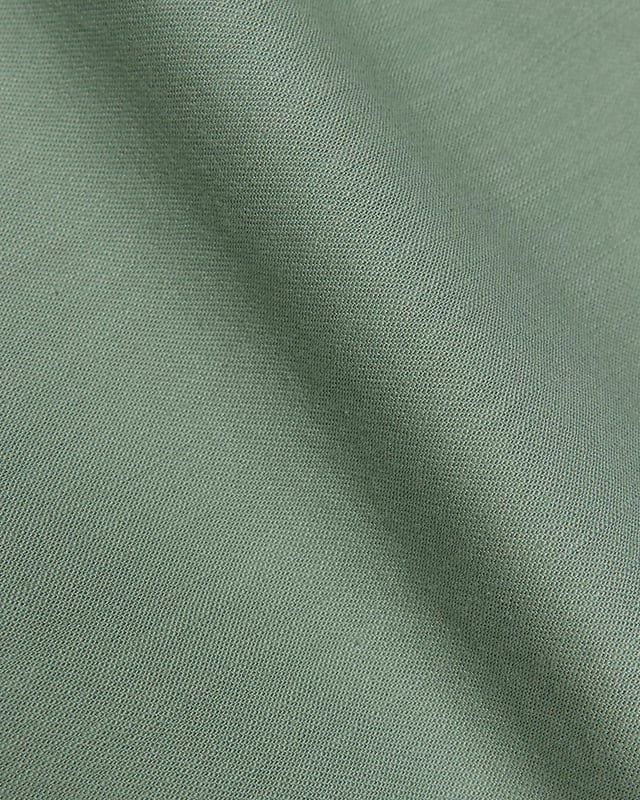 Regular fit, Side slip pockets, Elasticated drawstring waist