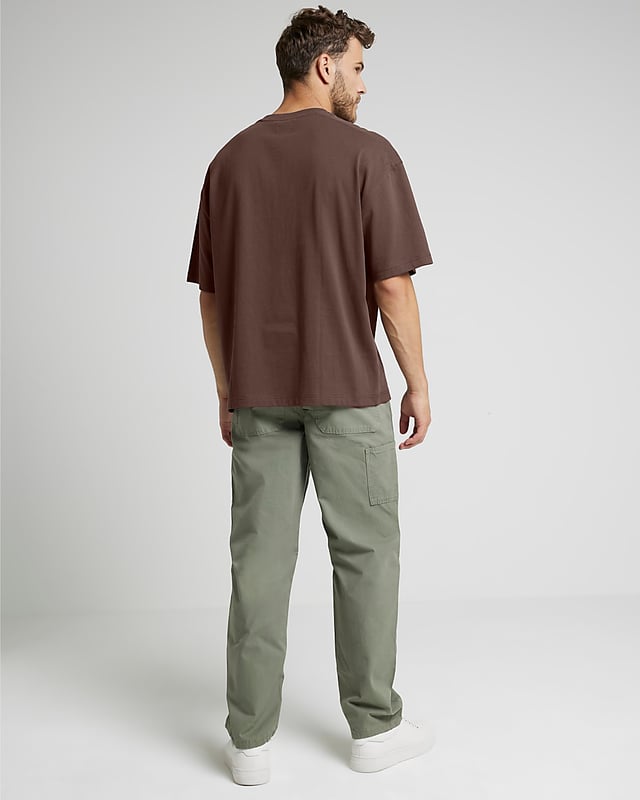 Regular fit, Patch detail, Pockets, Belt loops, Button and zip fastening