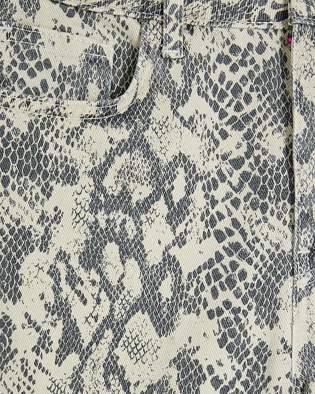 Denim fabric, Snake print, Seamed, Classic 5 pockets, Button and zip fastening, Belt loops
