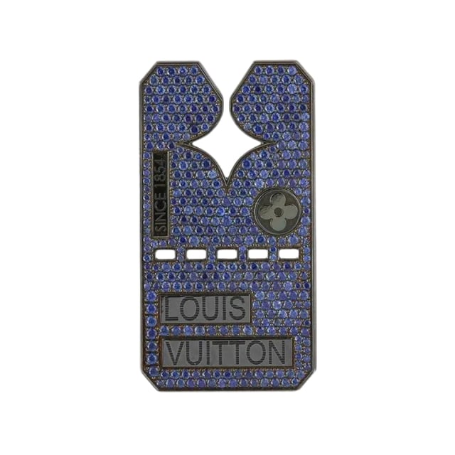 VINTAGE, RRP AS NEW
Louis Vuitton Limited Edition Blue Sapphire Dog Tag Necklace: Louis Vuitton pre-owned 18K black rhodium-plated gold (750/1000) dog tag pendant.
The pendant is a rectangular-shaped plate with no bail but a cut-out "star" motif that allows for a twisted navy blue cord finished with black rhodium-plated gold tips to pass through.
The front of the plate is fully set with sapphires with the engraving "since 1854" and Louis Vuitton on a rectangle. It also features the Louis Vuitton flower and a series of 5 small cut-out rectangles.
The back of the plate features the number 750 for 18K gold the Louis Vuitton Paris signature and a handwritten signature.
Dimensions approximately 4.4 x 2.3 cmCondition: Excellent condition almost new: this piece of jewelry has been carefully cleaned by a professional jeweler and re-packaged in its Louis Vuitton case. No visible signs of wear. Details: . Black Rhodium-plated 750/1000 gold (18K) . Blue sapphire pavé . Motif size: 44 x 23 mm . Weight: 23.73 gr - Packaging and Certificates: . Original beige flannel pouch and Louis Vuitton box . Certificate of authenticity issued by our partner expert.
