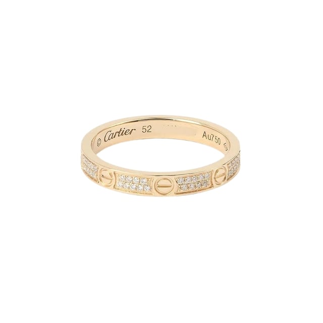 VINTAGE, RRP AS NEW
Cartier Love Small Model Ring: Pre-owned Cartier Love Small Model Ring in 18K yellow gold. The ring consists of a yellow gold band paved with brilliant-cut diamonds on 2 rows with 6 spaced screw motifs. Band width: approximately 2.6 mm. Signature: Cartier and numbered. Condition: Excellent condition: this piece of jewelry has been carefully cleaned by a professional jeweler and repackaged in its original box also marked. Few signs of wear. Very beautiful shine. Details: . 18K Yellow Gold. 2 rows of diamonds. Width 2.6 mm. Finger size: 52. Weight: 2.68 gr - Packaging and Certificates: . New unmarked box. Certificate of expertise issued by our partner expert.