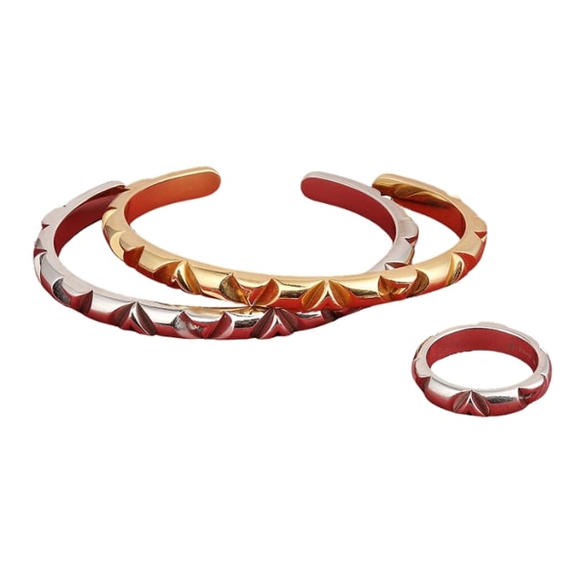 VINTAGE, RRP AS NEW
LV Volt Louis Vuitton Bracelet: Pre-owned LV Volt Louis Vuitton bracelet in 750/1000 white gold. A fine, open bangle, slightly curved on the outside featuring an engraving motif of stylized letters L and V. The letters L and V are separated and repeated at regular intervals. Width: 2.7 mm. Size L: 16 cm. Bracelet signed Louis Vuitton and numbered. With original box. Condition: Excellent condition: this piece of jewelry shows few signs of wear. It has been cleaned by a professional jeweler before being re-packaged in its original pouch. Details: . 750/1000 White Gold (18K) . Width: 2.7 mm . Size: 16 cm . Weight: 22.26 gr - Packaging and Certificates: . Original Vuitton signed case (Condition: good) . Expert certificate issued by our partner expert.