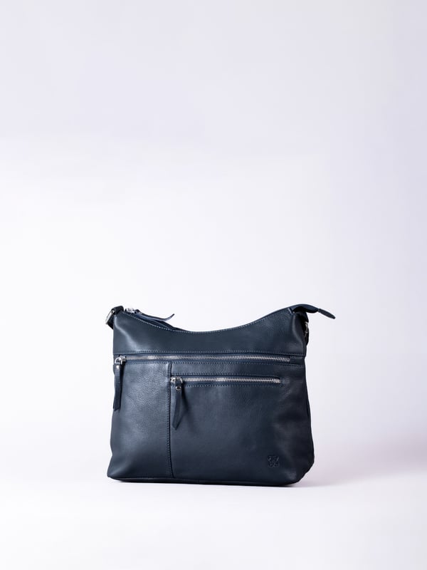 For sophisticated every day organisation, look no further than the Winleigh shoulder bag. Crafted from supple leather, this accessory wardrobe essential has a comfortable adjustable strap and pockets aplenty. In a classic navy colourway, this versatile bag will pair with all of your outfits no matter the season. Measurements: 36x24x14