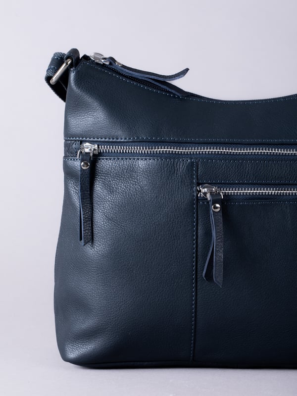 For sophisticated every day organisation, look no further than the Winleigh shoulder bag. Crafted from supple leather, this accessory wardrobe essential has a comfortable adjustable strap and pockets aplenty. In a classic navy colourway, this versatile bag will pair with all of your outfits no matter the season. Measurements: 36x24x14