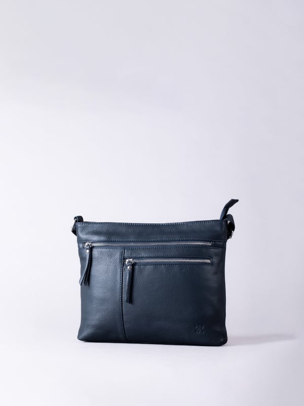 Expertly crafted from premium leather, the Winleigh cross body bag is as practical as it is stylish. Dual front zip pockets elevate this structured silhouette, whilst the adjustable cross body strap allows for versatile and comfortable wear. With plenty of room inside, this classic black bag is ideal for every day. Measurements: 28x24x8