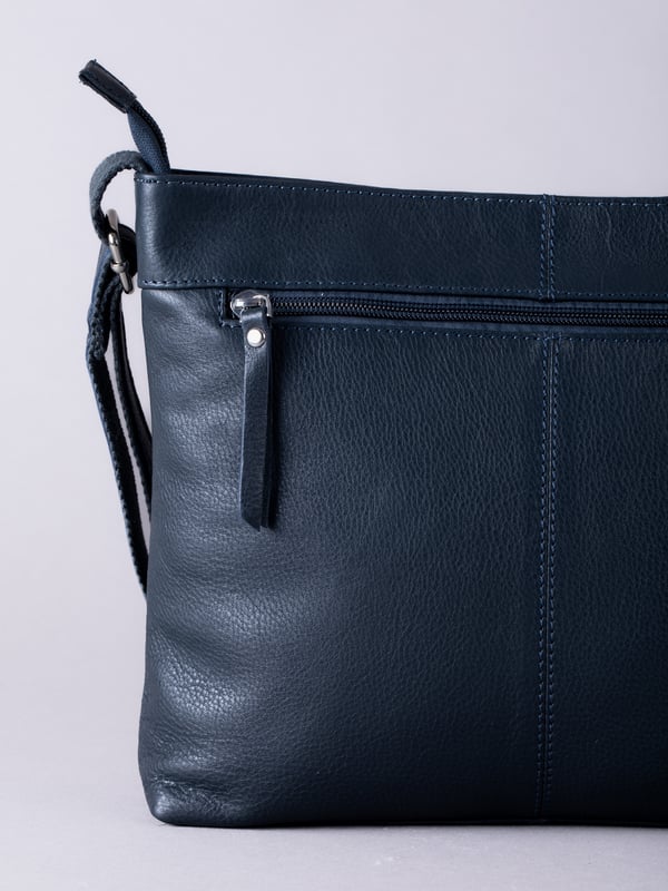 Expertly crafted from premium leather, the Winleigh cross body bag is as practical as it is stylish. Dual front zip pockets elevate this structured silhouette, whilst the adjustable cross body strap allows for versatile and comfortable wear. With plenty of room inside, this classic black bag is ideal for every day. Measurements: 28x24x8