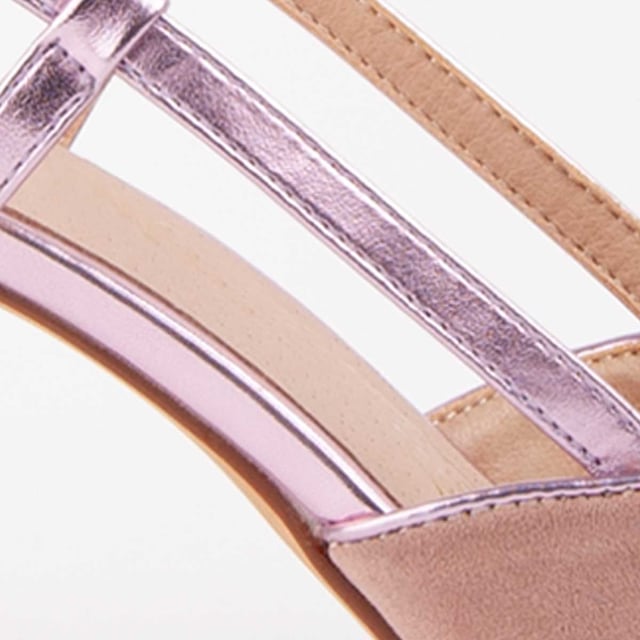 Heeled shoes for women. 100% natural leather insole. Comfortable fit. Manufactured by other brands for our brand. Approximate measurements: 6 cm heel