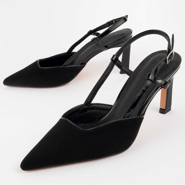 Zapato de tacón para mujer. Plantilla de piel 100% natural. Calce cómodo. Fabricado por otras marcas para nuestra marca. Medidas aproximadas: 6 cm de tacón.