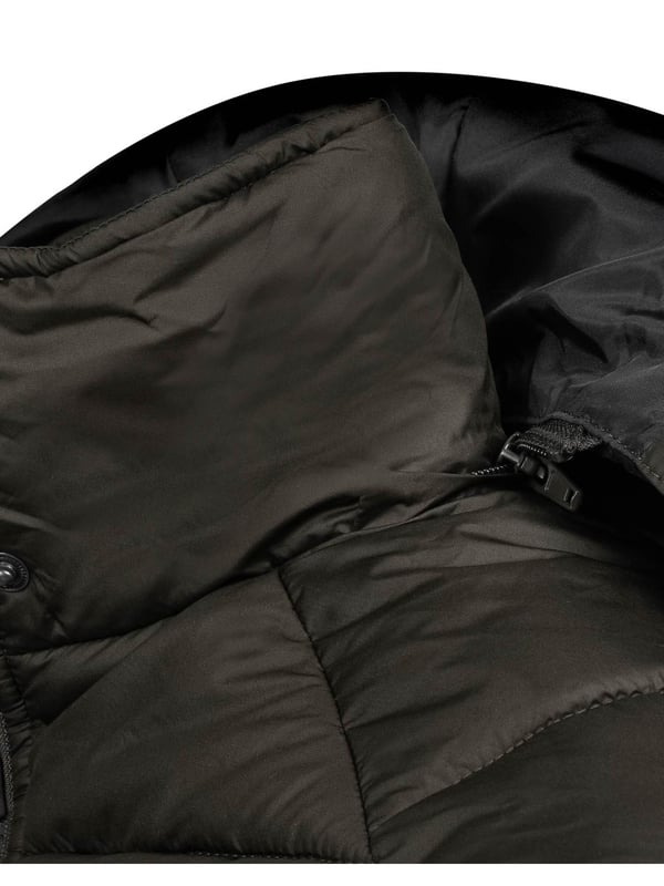 Arctic Seven Heren Gewatteerde Jas – Wind- & Waterafstotende Winterjas met Afneembare Capuchon
Deze winterjas van Arctic Seven combineert stijl en comfort. De jas is licht van gewicht maar toch warm, met fleecevoering op de rug en een afneembare capuchon – ideaal tegen wind en kou.

✔ Wind- & waterafstotend
✔ Afneembare capuchon met elastiek
✔ Hoge kraag & geribde boorden
✔ Zij- en binnenzakken met fleece
✔ Stevige ritssluiting met grote trekker

Materiaal:
Buitenstof: 100% Polyester
Voering & vulling: 100% Polyester