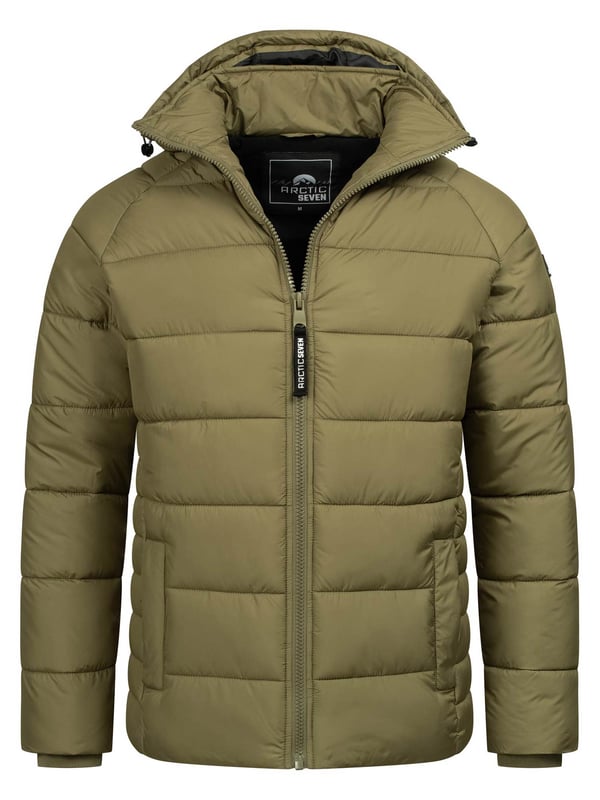 Arctic Seven Herren Steppjacke – Wind- & wasserabweisende Winterjacke mit abnehmbarer Kapuze
Die Arctic Seven Herren Steppjacke kombiniert modernes Design mit Funktionalität – ideal für Herbst und Winter. Das leichte Futter, die Fleece-Innenseite im Rücken und die abnehmbare Kapuze bieten angenehme Wärme und Schutz vor Wind.

✔ Wind- & wasserabweisend
✔ Abnehmbare Kapuze mit Gummizug
✔ Hoher Kragen & Rippbündchen
✔ Seitliche & Innentaschen mit Fleece
✔ Robuster Reißverschluss mit großem Zipper

Material:
Obermaterial: 100% Polyester
Futter & Wattierung: 100% Polyester
