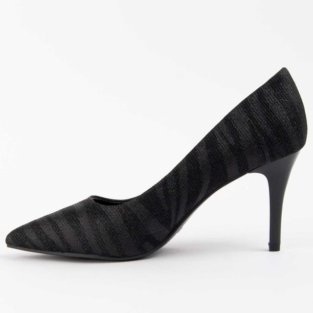 Hakken schoenen voor dames. Comfortabele pasvorm. Gemaakt door andere merken voor ons merk. Ongeveer 8 cm hak