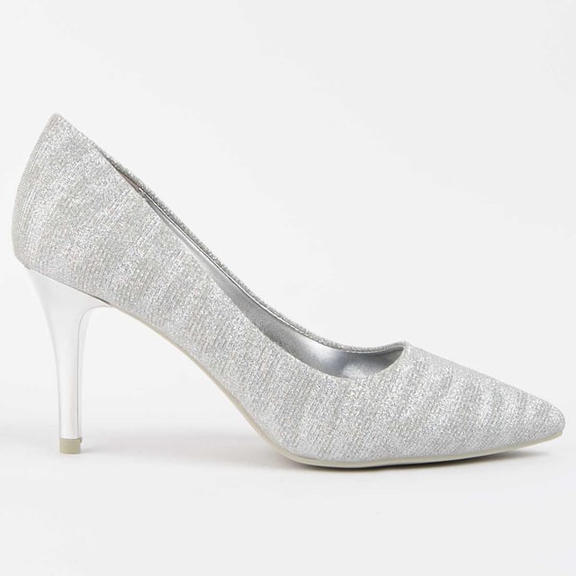 Hakken schoenen voor dames. Comfortabele pasvorm. Gemaakt door andere merken voor ons merk. Ongeveer 8 cm hak
