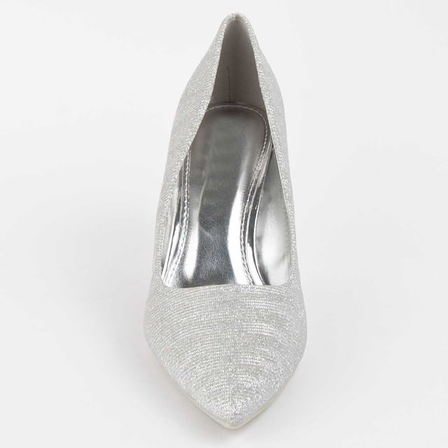 Hakken schoenen voor dames. Comfortabele pasvorm. Gemaakt door andere merken voor ons merk. Ongeveer 8 cm hak