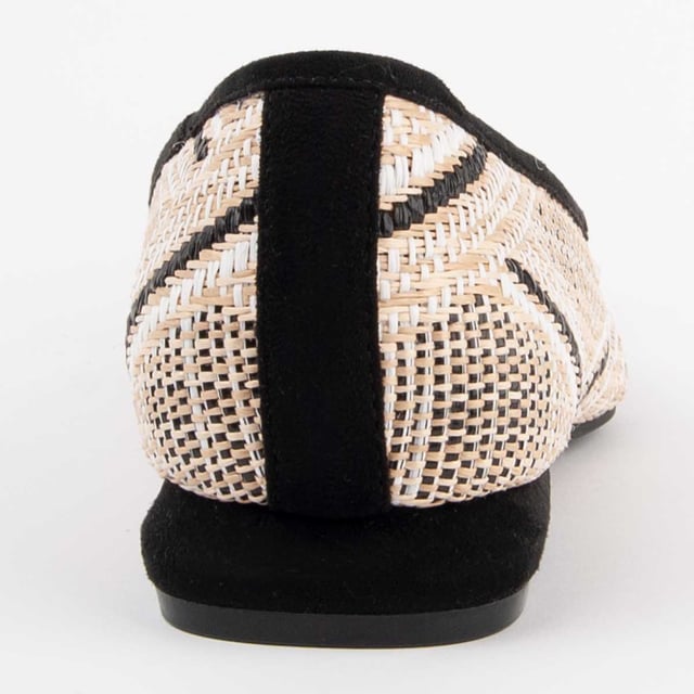 Bailarina casual para mujer. Plantilla de piel 100% natural. Calce cómodo. Fabricado por otras marcas para nuestra marca.