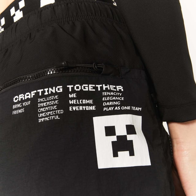 Unisex Lacoste x Minecraft Nylon Bermuda Shorts in Black Unisex Lacoste L!VE x Minecraft Nylon Bermuda Shorts.- Regular fit.- Responsible and water-resistant fabrics.- Four zip pockets, elasticised waistband with branded drawstring.- Matte and shiny Lacoste and Minecraft prints.- Tone-on-tone silicone crocodile on chest. Material: 100% Polyamide. Ref: FH5981031.