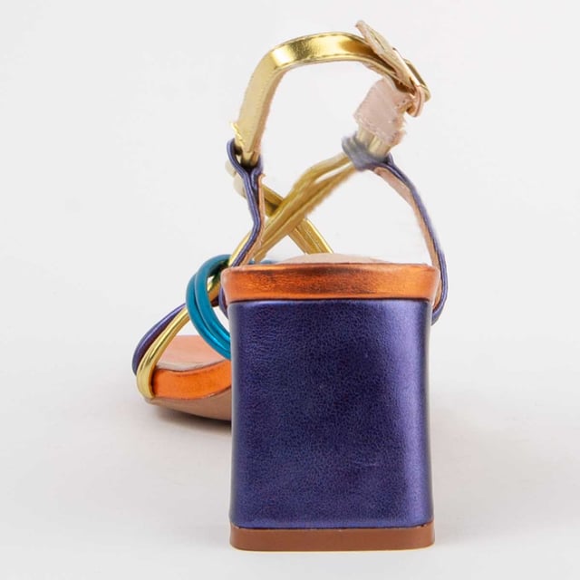 Heeled sandals for women. 100% natural leather insole. Comfortable fit. Manufactured by other brands for our brand. Approximate measurements: 6 cm heel