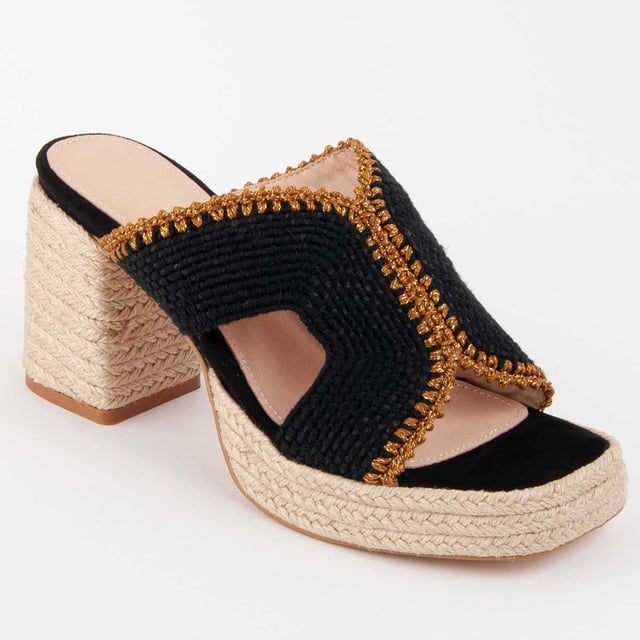 High-Heel Sandale für Damen. Einlegesohle aus 100% natürlichem Leder. Bequemer Sitz. Hergestellt von anderen Marken für unsere Marke. Ungefähre Maße: 10 cm Absatz und 3 cm Plattform.