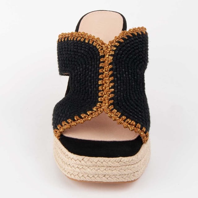 High-Heel Sandale für Damen. Einlegesohle aus 100% natürlichem Leder. Bequemer Sitz. Hergestellt von anderen Marken für unsere Marke. Ungefähre Maße: 10 cm Absatz und 3 cm Plattform.